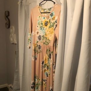 Boutique Pink Floral long sleeve maxi! 🌸